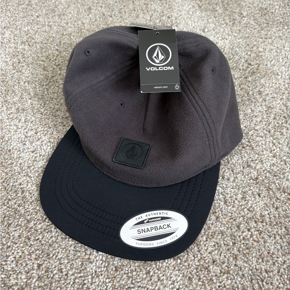 Volcom Grey Black Snapback Hat NWT
